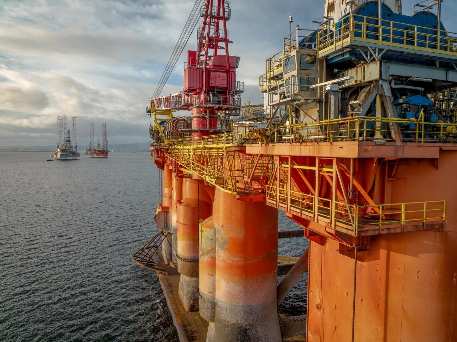 Offshore rigg og fartøy